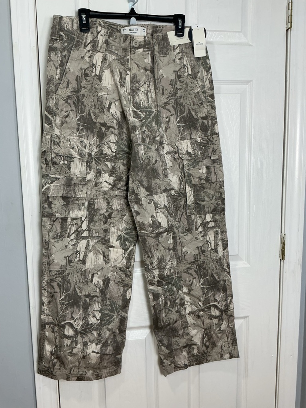 Hollister Men's Desert Camo Cargo Pants - Neutral Tones